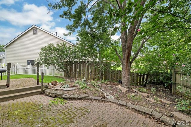 4590 Southridge Meadows Drive, St Louis, MO 63128