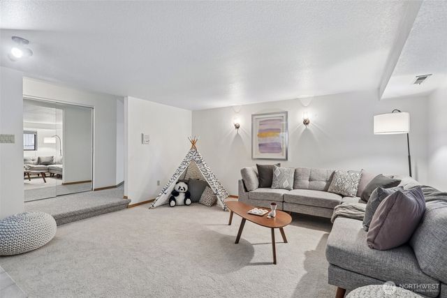 16313 Inglewood Place NE, Kenmore, WA 98028