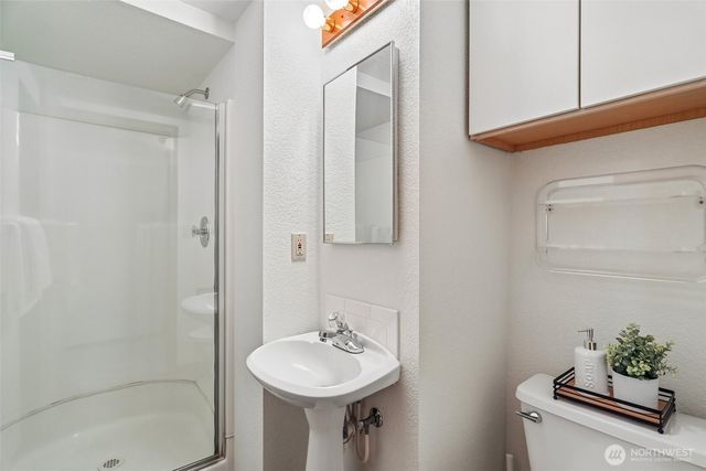 16313 Inglewood Place NE, Kenmore, WA 98028