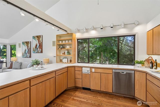 16313 Inglewood Place NE, Kenmore, WA 98028