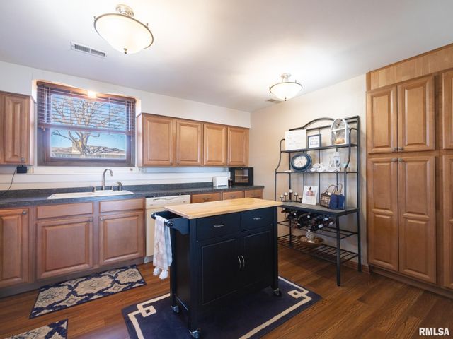 950 EDGEWATER Drive, North Pekin, IL 61554