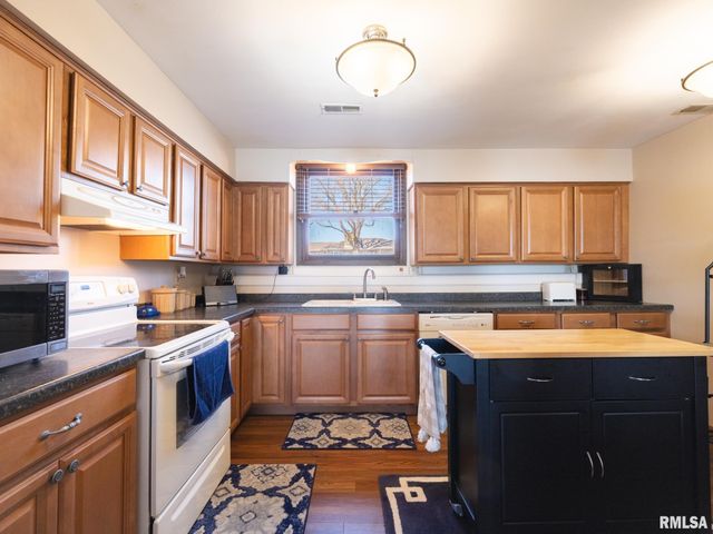 950 EDGEWATER Drive, North Pekin, IL 61554