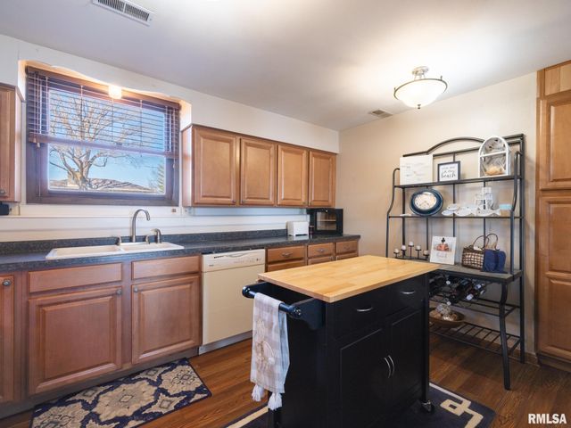 950 EDGEWATER Drive, North Pekin, IL 61554