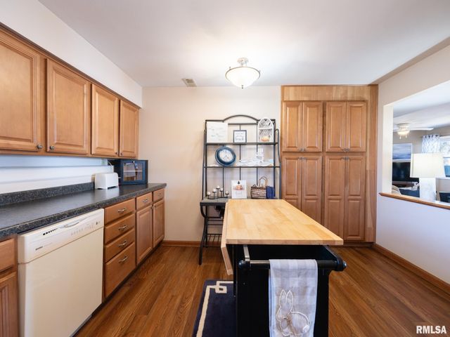 950 EDGEWATER Drive, North Pekin, IL 61554