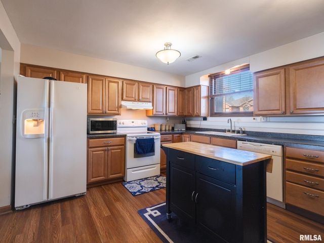 950 EDGEWATER Drive, North Pekin, IL 61554