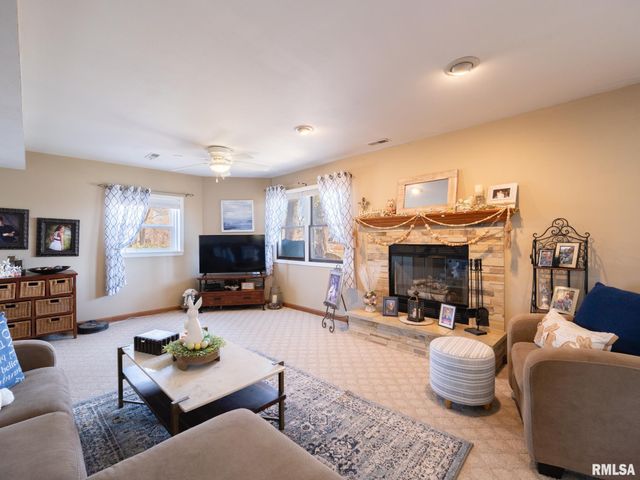 950 EDGEWATER Drive, North Pekin, IL 61554