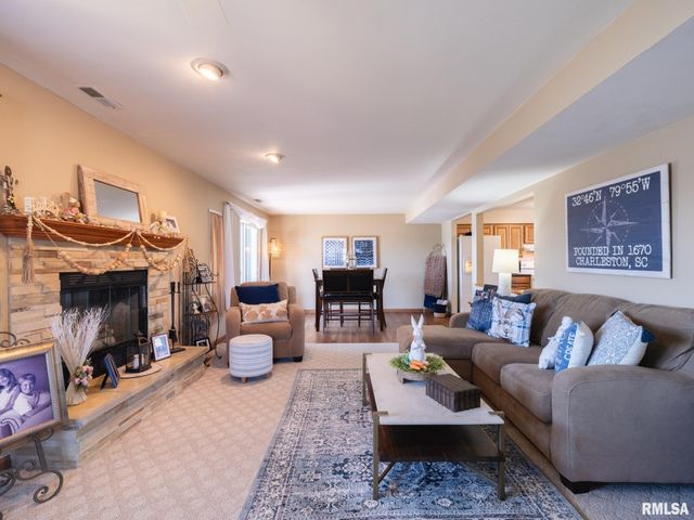 950 EDGEWATER Drive, North Pekin, IL 61554