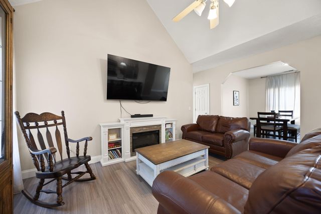372 Ridgewood Drive, Somerset, KY 42503