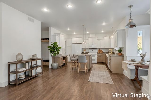 1869 W HOLLYBROOK WAY, Farmington, UT 84025