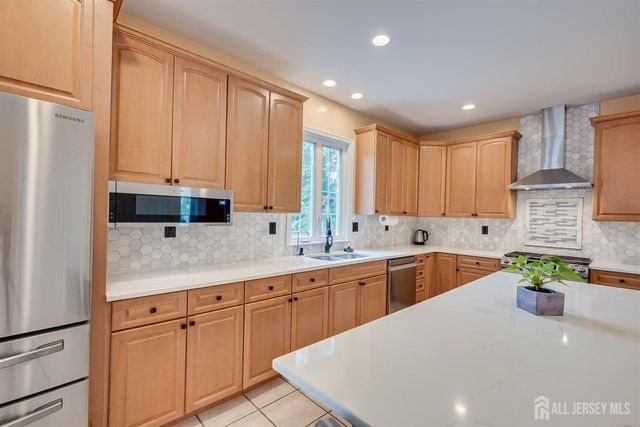 236 W Shirley Avenue W, Edison, NJ 08820