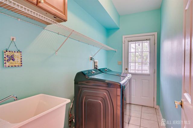 236 W Shirley Avenue W, Edison, NJ 08820
