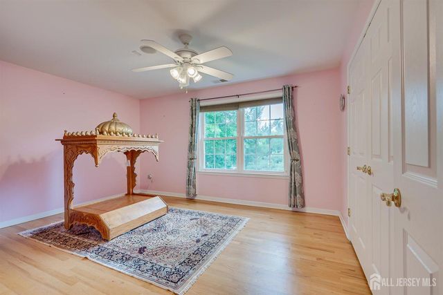 236 W Shirley Avenue W, Edison, NJ 08820