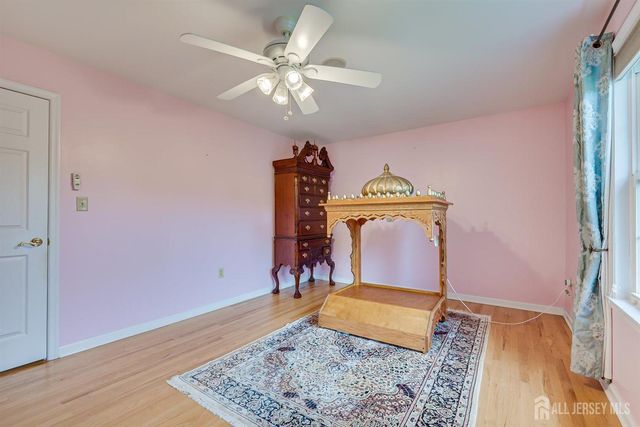 236 W Shirley Avenue W, Edison, NJ 08820