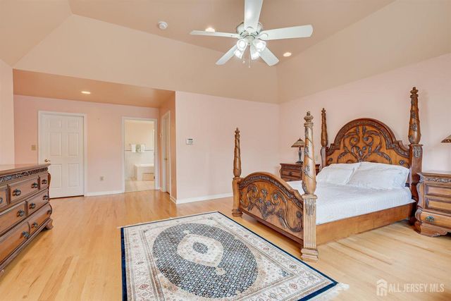 236 W Shirley Avenue W, Edison, NJ 08820