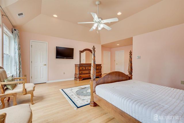 236 W Shirley Avenue W, Edison, NJ 08820