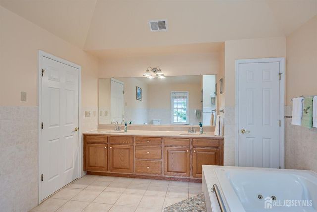 236 W Shirley Avenue W, Edison, NJ 08820