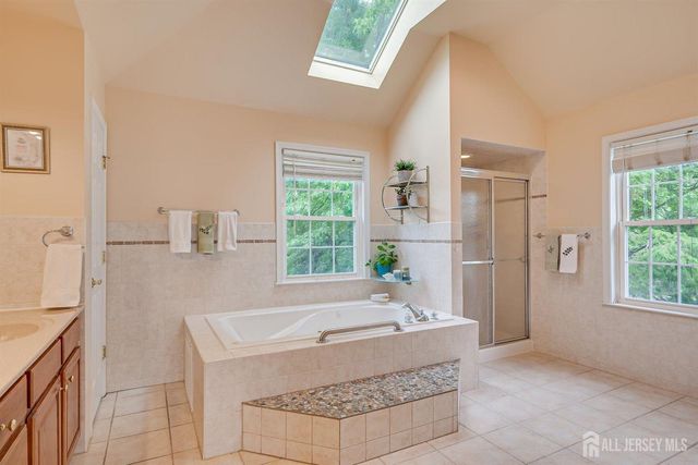 236 W Shirley Avenue W, Edison, NJ 08820