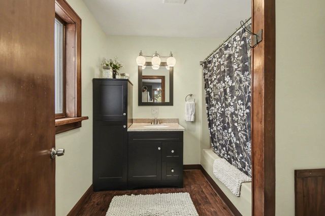 1306 S Erie Street, Bay City, MI 48706