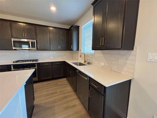 199 Crater Lake DR, Dripping Springs, TX 78620