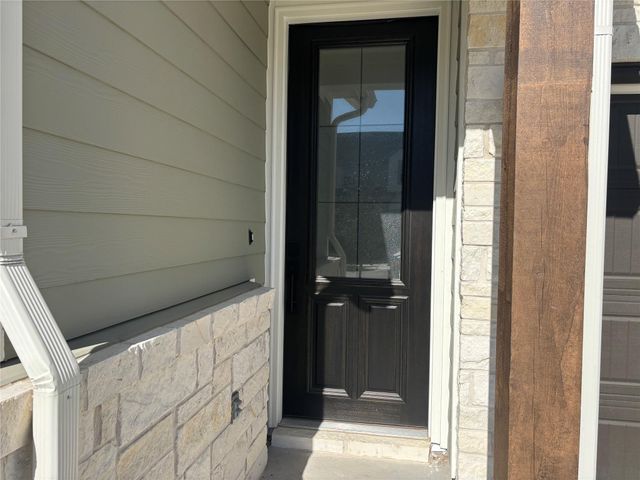 199 Crater Lake DR, Dripping Springs, TX 78620