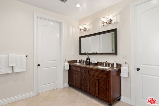 6468 Wynkoop Street, Los Angeles, CA 90045
