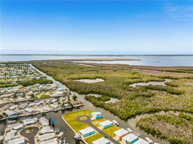 2950 Trawler LN, St. James City, FL 33956
