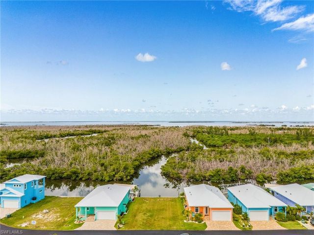 2950 Trawler LN, St. James City, FL 33956