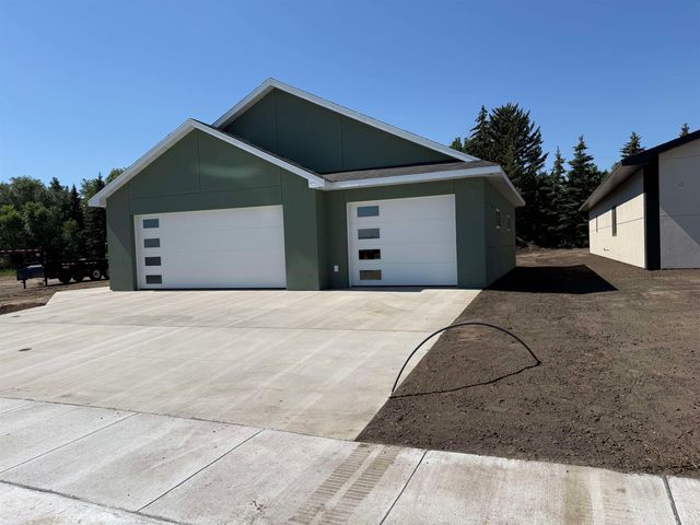 3804 45TH ST SE, Minot, ND 58701