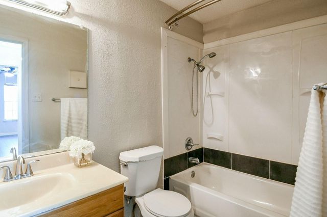 9700 Leawood Boulevard 311, Houston, TX 77099