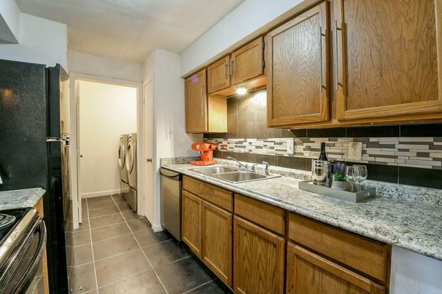 9700 Leawood Boulevard 311, Houston, TX 77099