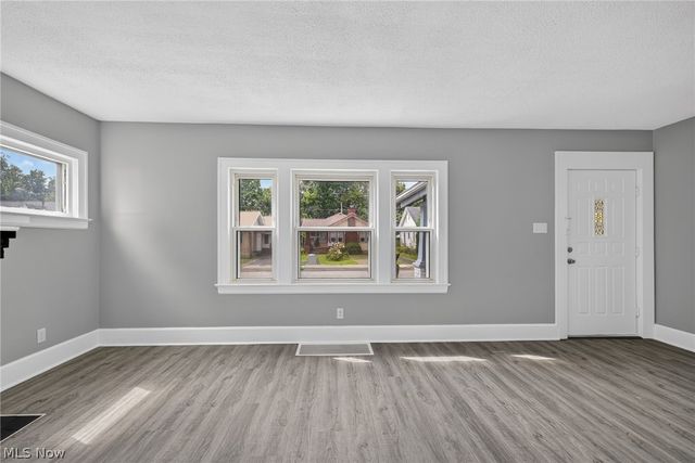 449 Kenilworth Avenue SE, Warren, OH 44483