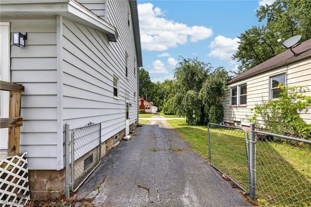 449 Kenilworth Avenue SE, Warren, OH 44483
