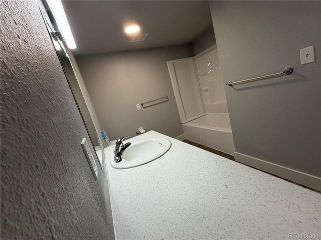 209 E Highline Cir 209-202, Centennial, CO 80122