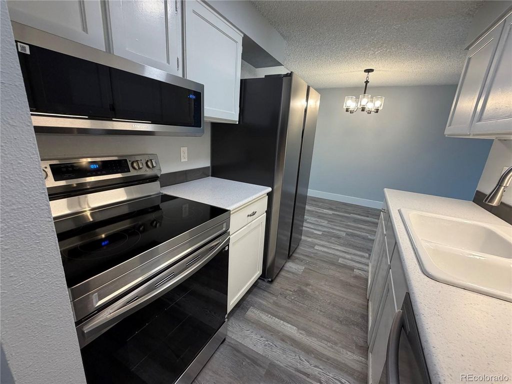 209 E Highline Cir 209-202, Centennial, CO 80122
