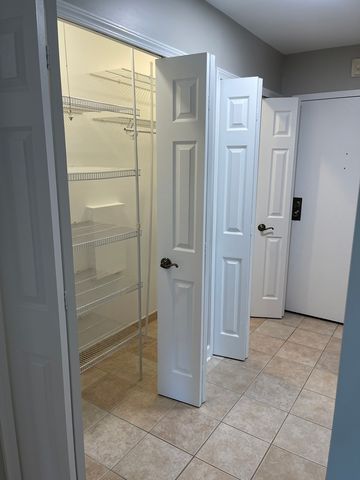 1405 E Central Road 201A, Arlington Heights, IL 60005