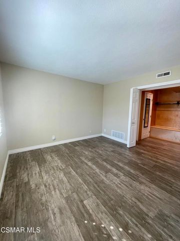 74 Rosehedge Lane, Oak Park, CA 91377