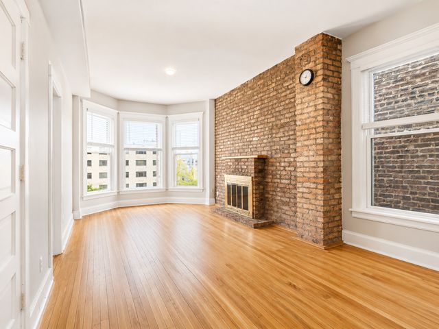 3544 N Halsted Street, Chicago, IL 60657