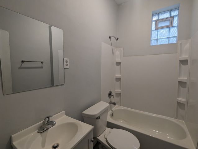 3544 N Halsted Street, Chicago, IL 60657