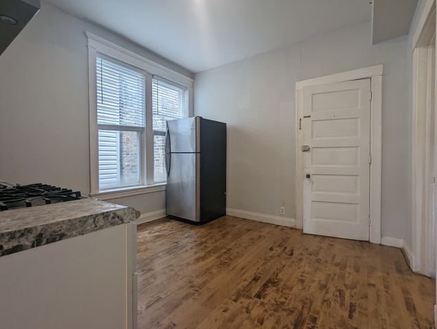 3544 N Halsted Street, Chicago, IL 60657