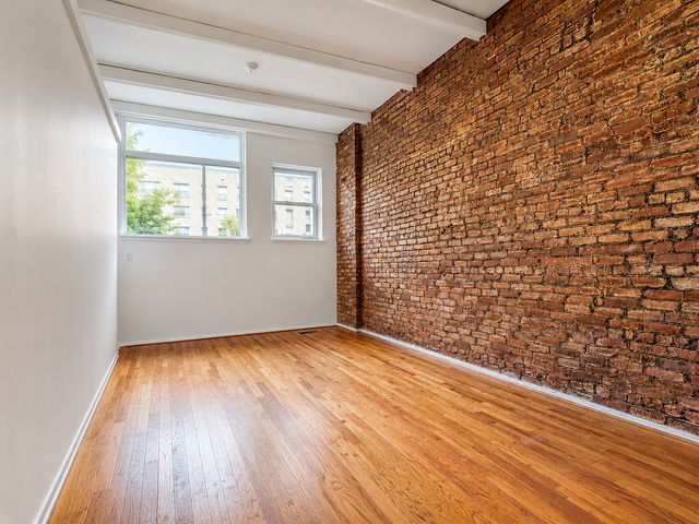 3544 N Halsted Street, Chicago, IL 60657
