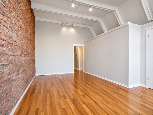 3544 N Halsted Street, Chicago, IL 60657