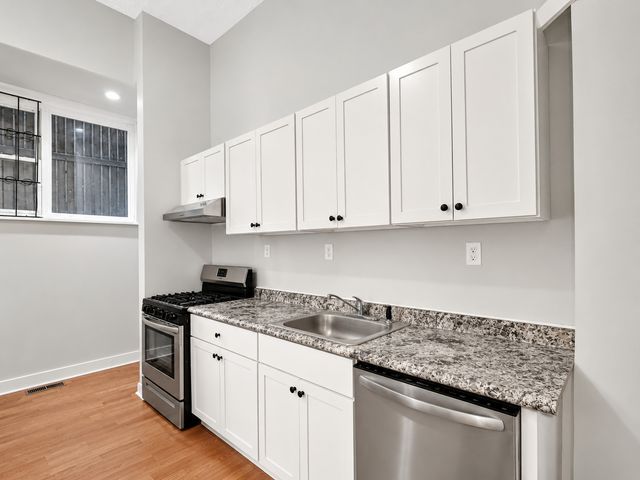 3544 N Halsted Street, Chicago, IL 60657