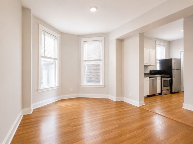3544 N Halsted Street, Chicago, IL 60657
