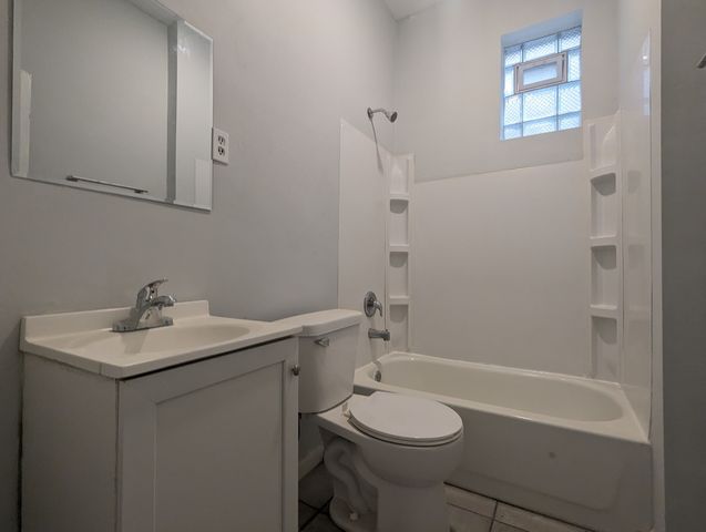 3544 N Halsted Street, Chicago, IL 60657
