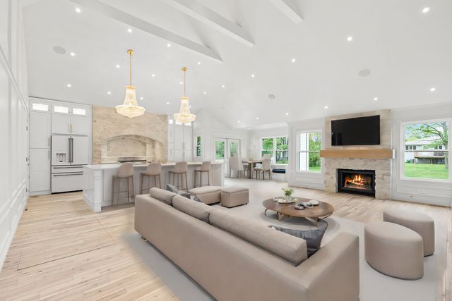 1004 Golden Avenue, Woodstock, IL 60098