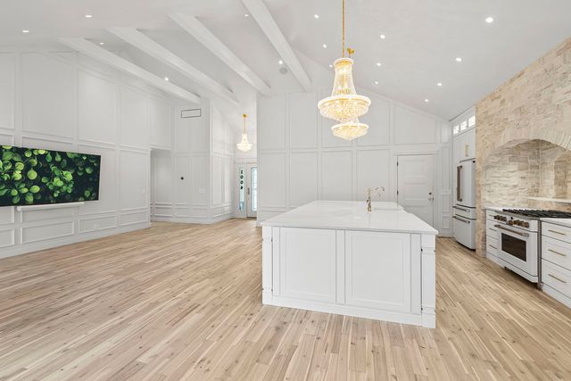 1004 Golden Avenue, Woodstock, IL 60098