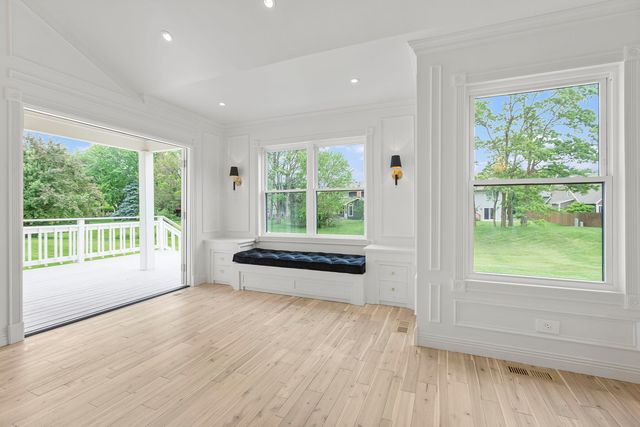 1004 Golden Avenue, Woodstock, IL 60098