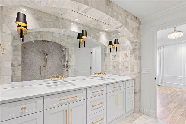 1004 Golden Avenue, Woodstock, IL 60098