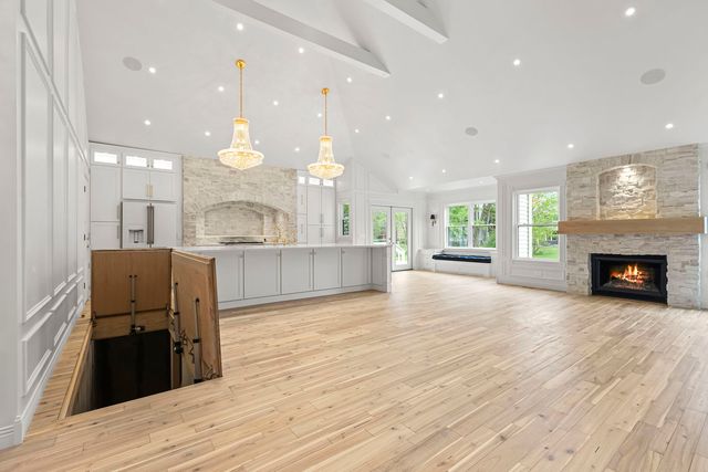 1004 Golden Avenue, Woodstock, IL 60098