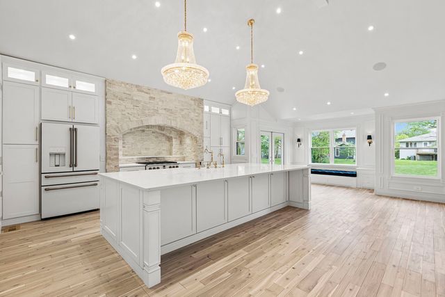 1004 Golden Avenue, Woodstock, IL 60098